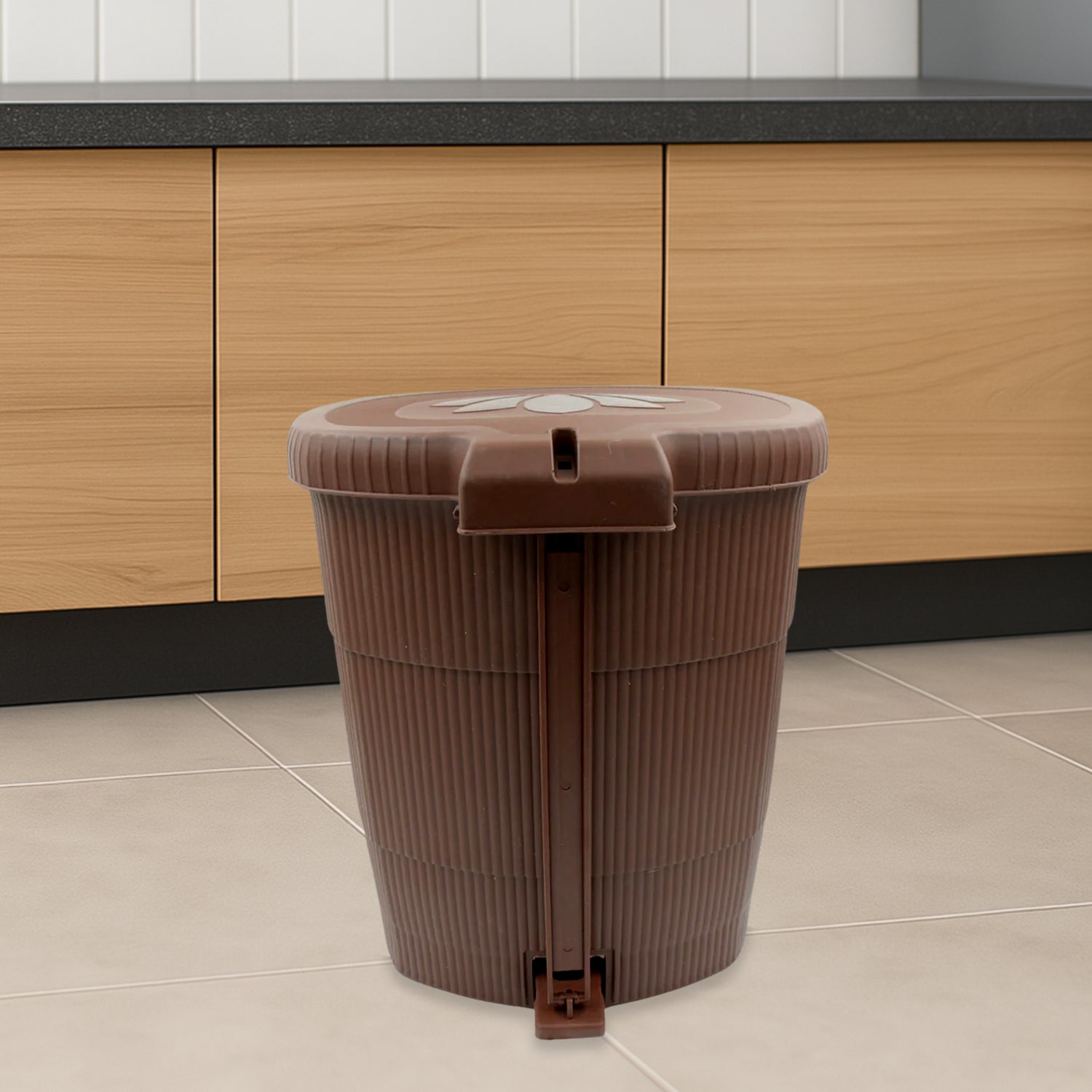 Mini Plastic Pedal Dustbin for Kitchen, Office & Car Use (1 PC)